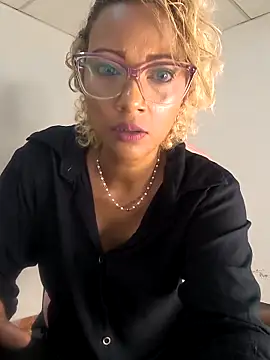 Snapshot of Amaliu_ chatting on March 17, 2026, 3:26 pm Amaliu online show from March 17, 2026, 3:26 pm