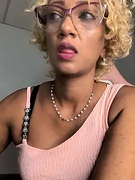 Snapshot of Amaliu_ chatting on April 14, 2026, 2:56 pm Amaliu online show from April 14, 2026, 2:56 pm
