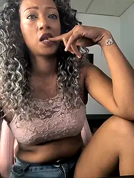 Snapshot of Amaliu_ chatting on May 23, 2026, 3:16 pm Amaliu online show from May 23, 2026, 3:16 pm