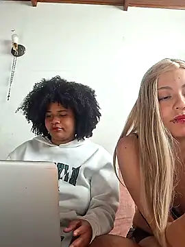 Snapshot of DANIELA_MICHEL chatting on January 23, 2025, 8:35 pm DANIELA MICHEL online show from January 23, 2025, 8:35 pm