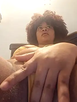 Snapshot of DANIELA_MICHEL chatting on November 12, 2025, 2:39 pm DANIELA MICHEL online show from November 12, 2025, 2:39 pm