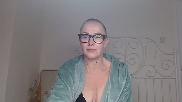 ELEGANT-ARIA36 online show from January 18, 2026, 6:12 pm