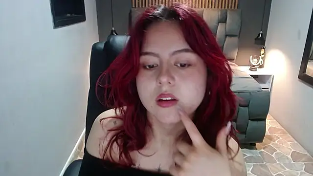 Snapshot of crimson_tati_ chatting on December 7, 2024, 3:25 am crimson tati  online show from December 7, 2024, 3:25 am