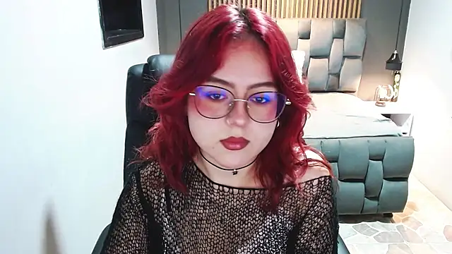 Snapshot of crimson_tati_ chatting on January 19, 2025, 5:37 am crimson tati  online show from January 19, 2025, 5:37 am