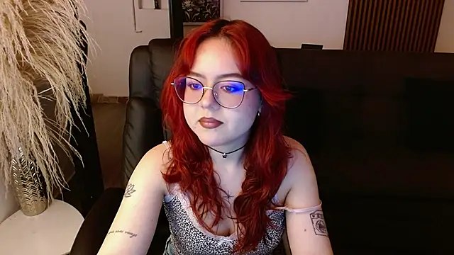 Snapshot of crimson_tati_ chatting on February 8, 2025, 5:08 am crimson tati  online show from February 8, 2025, 5:08 am