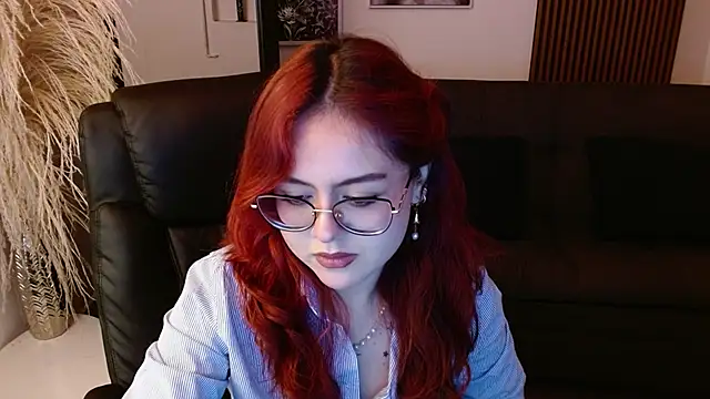 Snapshot of crimson_tati_ chatting on February 12, 2025, 7:34 am crimson tati  online show from February 12, 2025, 7:34 am