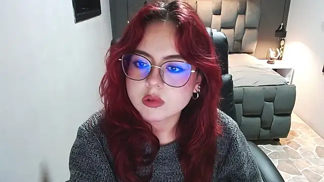 Snapshot of crimson_tati_ chatting on February 13, 2025, 7:35 am crimson tati  online show from February 13, 2025, 7:35 am