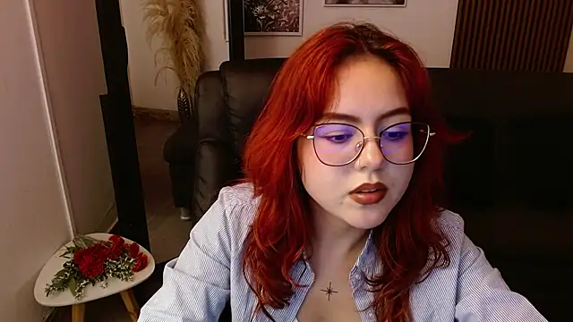 Snapshot of crimson_tati_ chatting on February 15, 2025, 9:16 am crimson tati  online show from February 15, 2025, 9:16 am