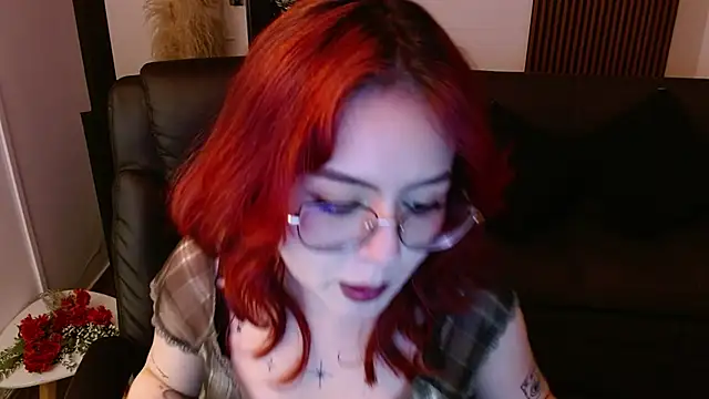 Snapshot of crimson_tati_ chatting on March 1, 2025, 6:24 am crimson tati  online show from March 1, 2025, 6:24 am