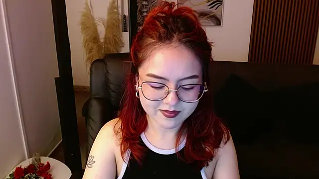 Snapshot of crimson_tati_ chatting on March 2, 2025, 7:10 am crimson tati  online show from March 2, 2025, 7:10 am