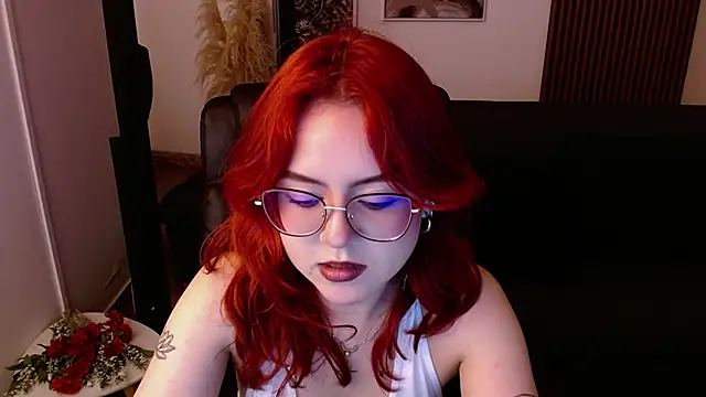 Snapshot of crimson_tati_ chatting on March 22, 2025, 4:14 am crimson tati  online show from March 22, 2025, 4:14 am