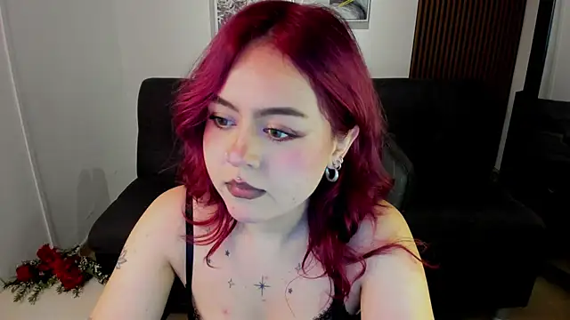 Snapshot of crimson_tati_ chatting on September 18, 2025, 3:41 am crimson tati  online show from September 18, 2025, 3:41 am