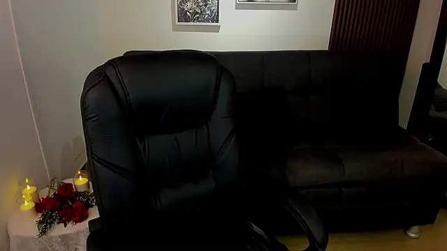 Snapshot of crimson_tati_ chatting on September 27, 2025, 3:55 am crimson tati  online show from September 27, 2025, 3:55 am