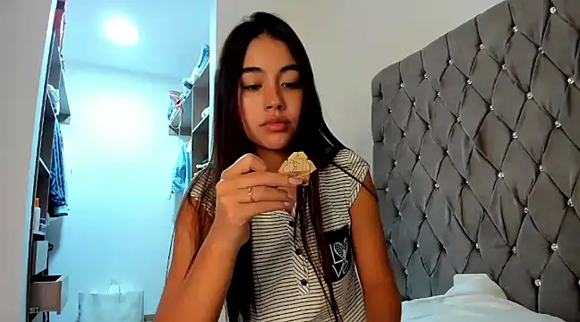 Snapshot of AriaMontgomery chatting on December 20, 2024, 12:52 am AriaMontgomery online show from December 20, 2024, 12:52 am