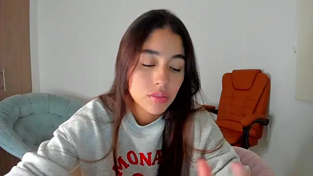 Snapshot of AriaMontgomery chatting on February 14, 2025, 5:19 am AriaMontgomery online show from February 14, 2025, 5:19 am