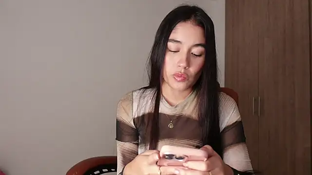 AriaMontgomery online show from November 17, 2025, 1:33 am