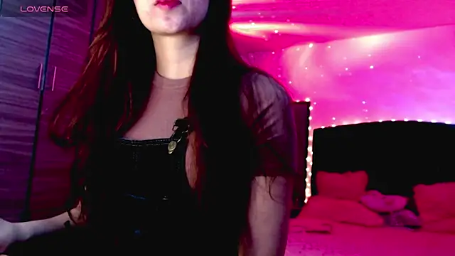 holy juli online show from November 14, 2025, 5:17 am