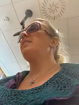 sexylady1983 online show from September 10, 2025, 3:34 pm