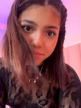 KellyOlsenbe online show from December 14, 2025, 8:35 pm