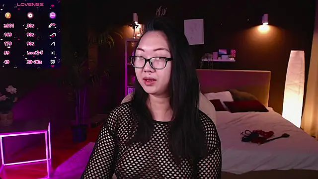 Marine Vact online show from November 5, 2025, 2:06 pm