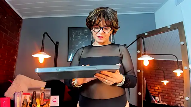 Snapshot of Samantha_mature56 chatting on March 13, 2026, 2:18 am Samantha mature56 online show from March 13, 2026, 2:18 am