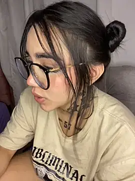 Snapshot of Nickiiiii chatting on January 3, 2025, 6:11 am Nickiiiii online show from January 3, 2025, 6:11 am