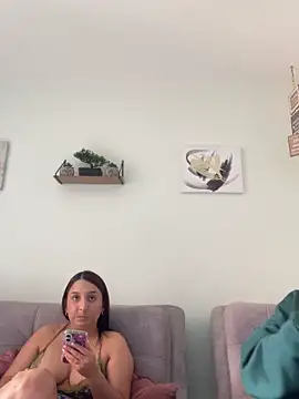 Snapshot of Nickiiiii chatting on February 10, 2025, 6:35 pm Nickiiiii online show from February 10, 2025, 6:35 pm