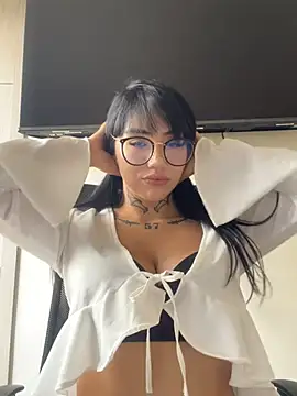 Snapshot of Nickiiiii chatting on March 8, 2025, 7:20 pm Nickiiiii online show from March 8, 2025, 7:20 pm