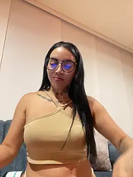 Snapshot of Nickiiiii chatting on March 11, 2025, 12:00 am Nickiiiii online show from March 11, 2025, 12:00 am