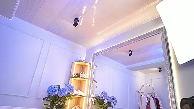 elasummer online show from April 10, 2026, 12:43 pm