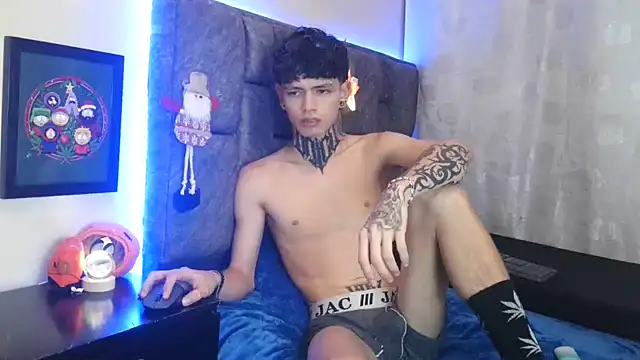 Snapshot of Dan_brownn chatting on December 18, 2024, 7:30 pm Dan brownn online show from December 18, 2024, 7:30 pm