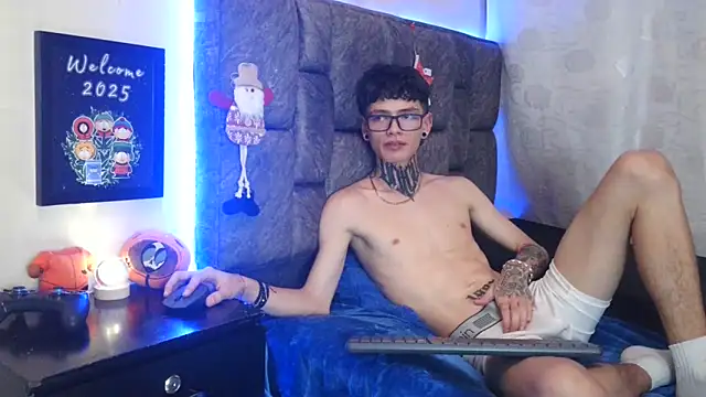 Snapshot of Dan_brownn chatting on January 1, 2025, 12:00 am Dan brownn online show from January 1, 2025, 12:00 am