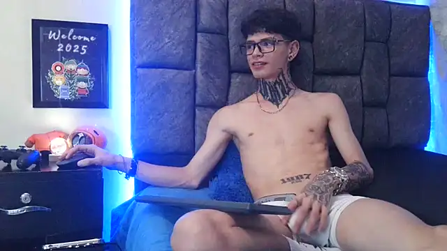 Snapshot of Dan_brownn chatting on January 17, 2025, 3:01 am Dan brownn online show from January 17, 2025, 3:01 am