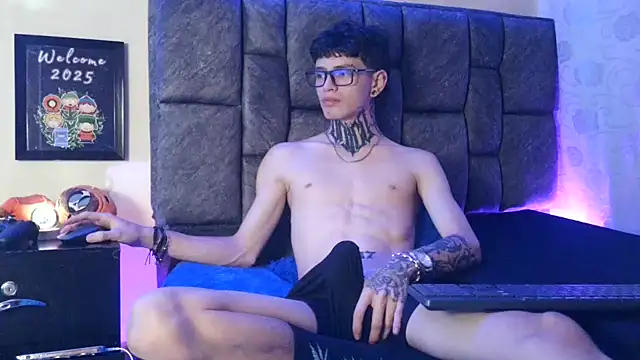 Snapshot of Dan_brownn chatting on January 24, 2025, 7:39 pm Dan brownn online show from January 24, 2025, 7:39 pm