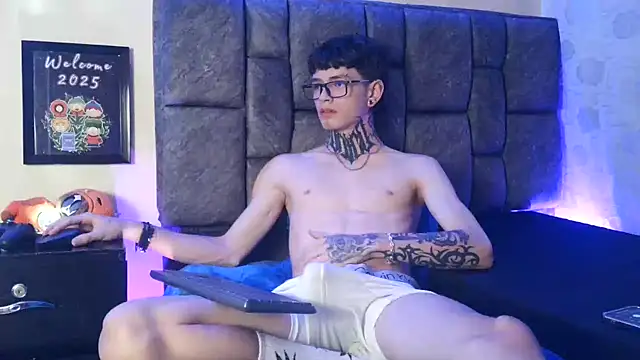 Snapshot of Dan_brownn chatting on January 25, 2025, 7:18 pm Dan brownn online show from January 25, 2025, 7:18 pm