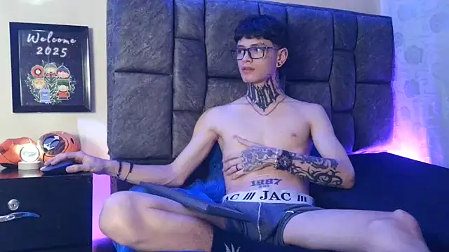 Snapshot of Dan_brownn chatting on February 4, 2025, 3:00 am Dan brownn online show from February 4, 2025, 3:00 am