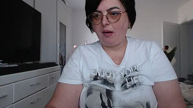 Amandamuller1982 online show from March 5, 2026, 12:12 pm