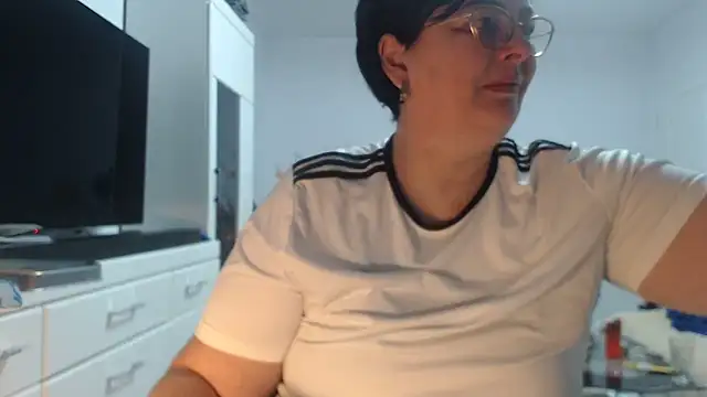 Amandamuller1982 online show from March 15, 2026, 9:54 pm