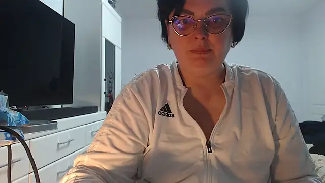 Amandamuller1982 online show from April 5, 2026, 10:18 pm