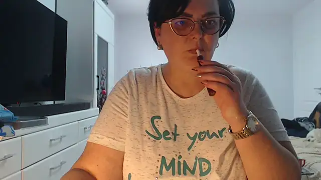 Amandamuller1982 online show from April 10, 2026, 11:48 am