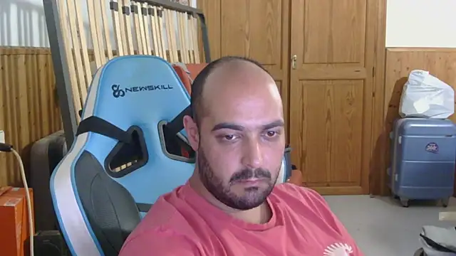 chicomallorca96 online show from April 16, 2026, 3:35 pm