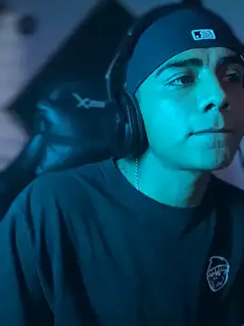 Snapshot of SkinnyHot444 chatting on December 13, 2024, 10:13 pm SkinnyHot444 online show from December 13, 2024, 10:13 pm