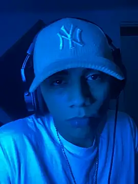 Snapshot of SkinnyHot444 chatting on January 19, 2025, 2:57 am SkinnyHot444 online show from January 19, 2025, 2:57 am