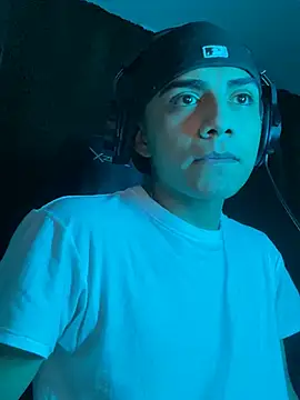 Snapshot of SkinnyHot444 chatting on January 31, 2025, 8:11 am SkinnyHot444 online show from January 31, 2025, 8:11 am