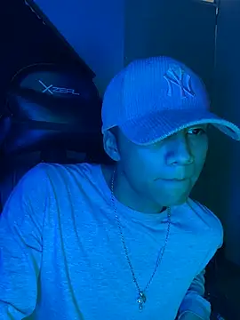 Snapshot of SkinnyHot444 chatting on February 7, 2025, 4:37 am SkinnyHot444 online show from February 7, 2025, 4:37 am