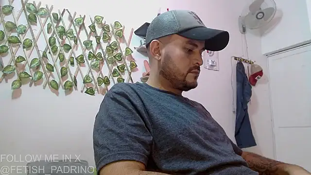 Snapshot of fetish_padrino chatting on March 18, 2025, 1:43 am fetish padrino online show from March 18, 2025, 1:43 am
