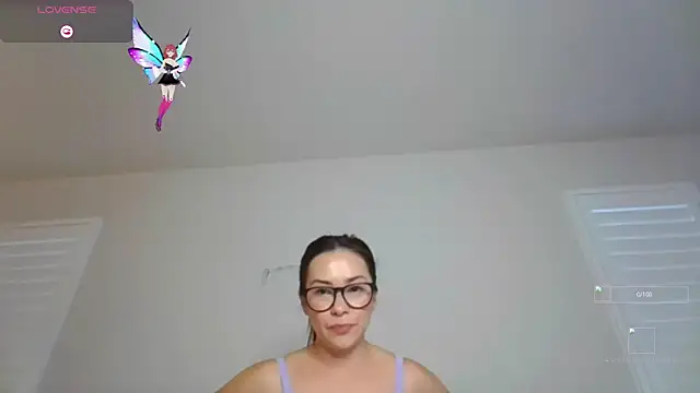 Snapshot of mixedasiangirl chatting on November 6, 2025, 9:26 pm mixedasiangirl online show from November 6, 2025, 9:26 pm