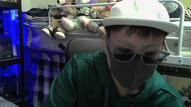 Snapshot of Owl1216 chatting on December 10, 2024, 12:16 pm Owl1216 online show from December 10, 2024, 12:16 pm