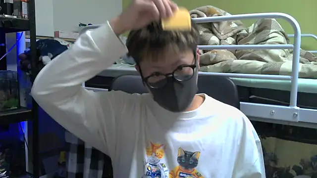 Snapshot of Owl1216 chatting on March 1, 2025, 12:12 pm Owl1216 online show from March 1, 2025, 12:12 pm