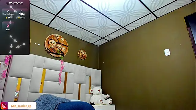 Mia scarlet69 online show from April 16, 2026, 12:28 pm